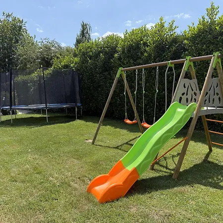 Holiday home L'escale Du Roy : Maison Recente Proche Versailles La Queue-les-Yvelines